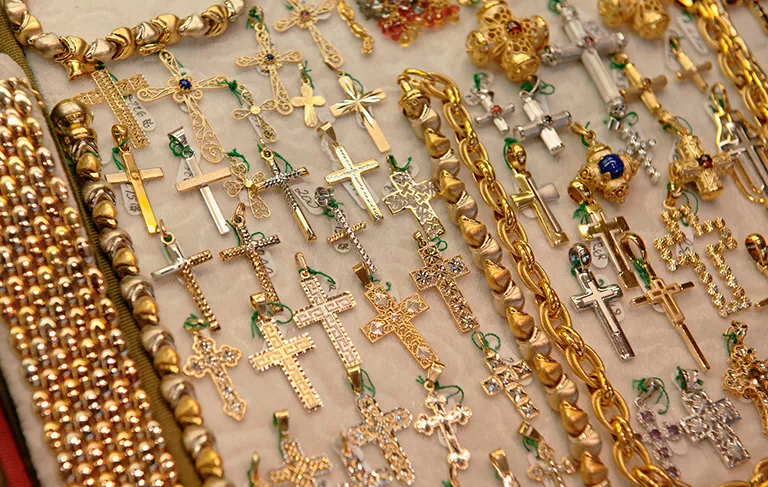 wystawa biżuterii złotej